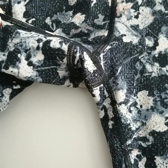 Lululemon Speed Up Tights Leggings Full On Luxtreme 28" in Spring Bloom Multi 6 - Picture 8 of 16